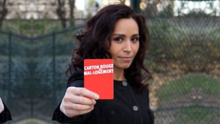 Aïda Touihri avec un carton rouge -crédit photo : © YC/FAP