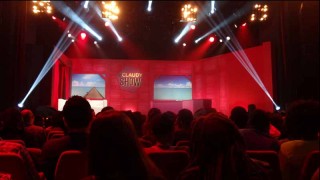 Claudy Siar sur la scène du Claudy Show