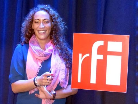 Juliette Fiévet dans les studios de RFI - crédit photo : ©Damien D. / TéléSphère