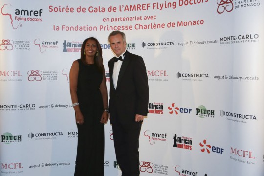 Samira Ibrahim et Bernard de la Villardière - crédits : Cédric Danonville / AMREF Flying Doctors
