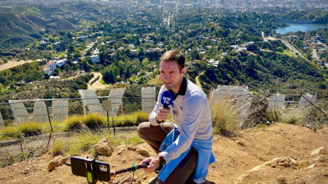 Cédric Faîche derrière le Hollywood sign à Los Angeles - telesphere.fr